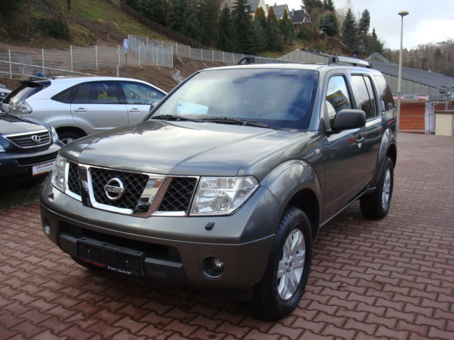 Nissan_Pathfinder_Grey metallic